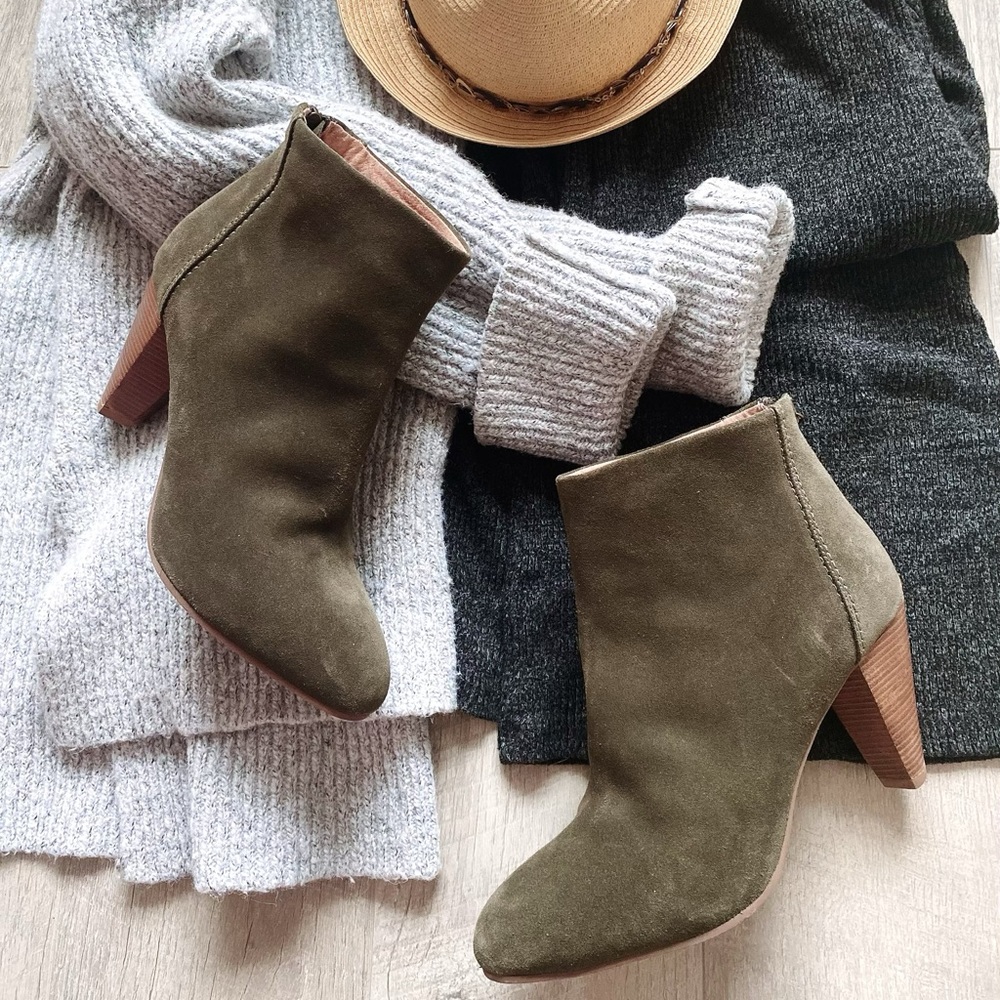 Seychelles leather zipper back ankle booties